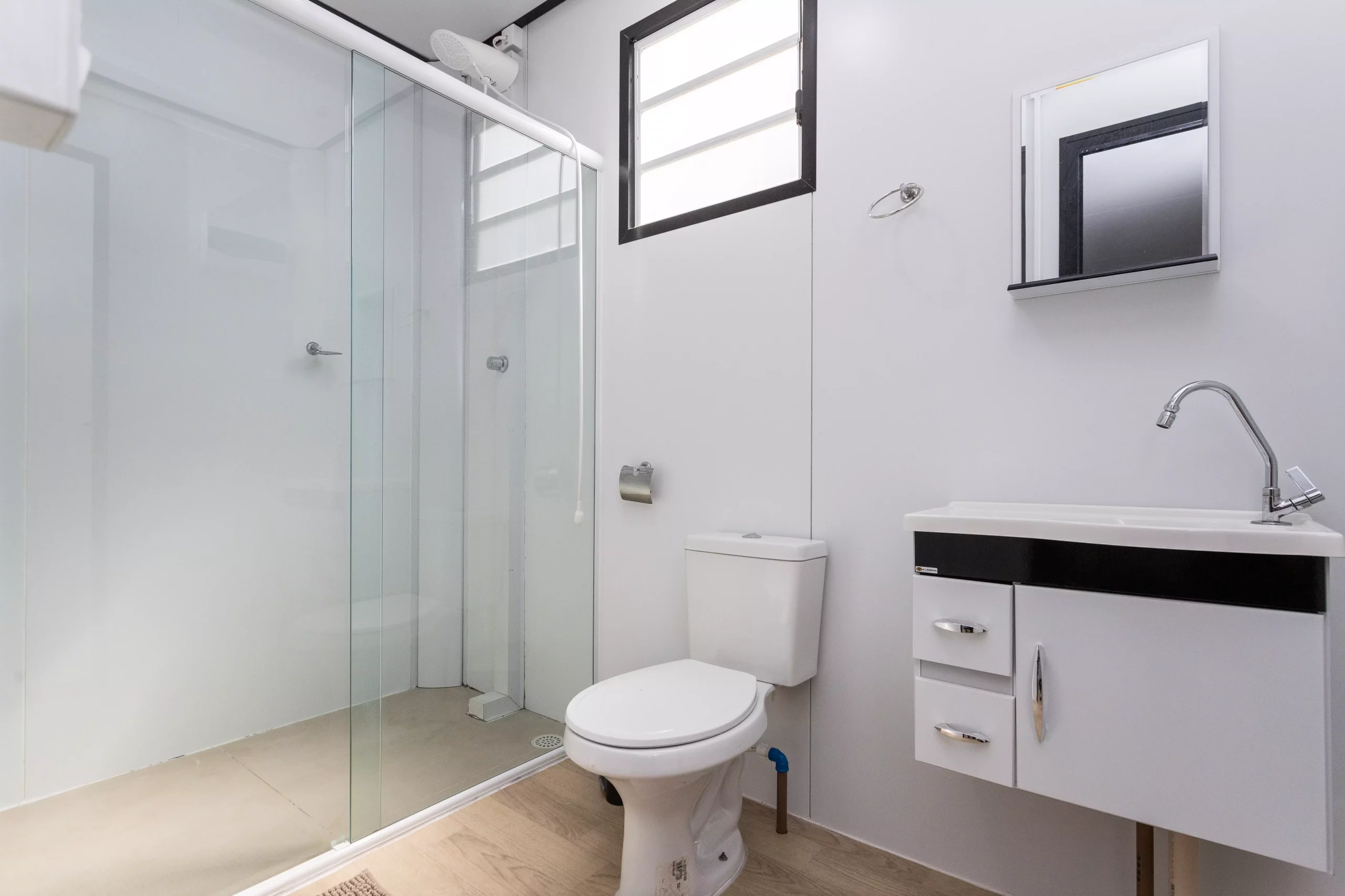 Hotel container AGISA com quartos termoacústicos e montagem rápida