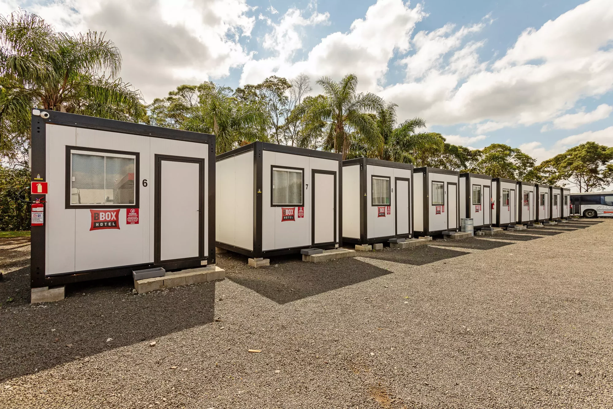 Hotel container modular AGISA com quartos termoacústicos e montagem rápida