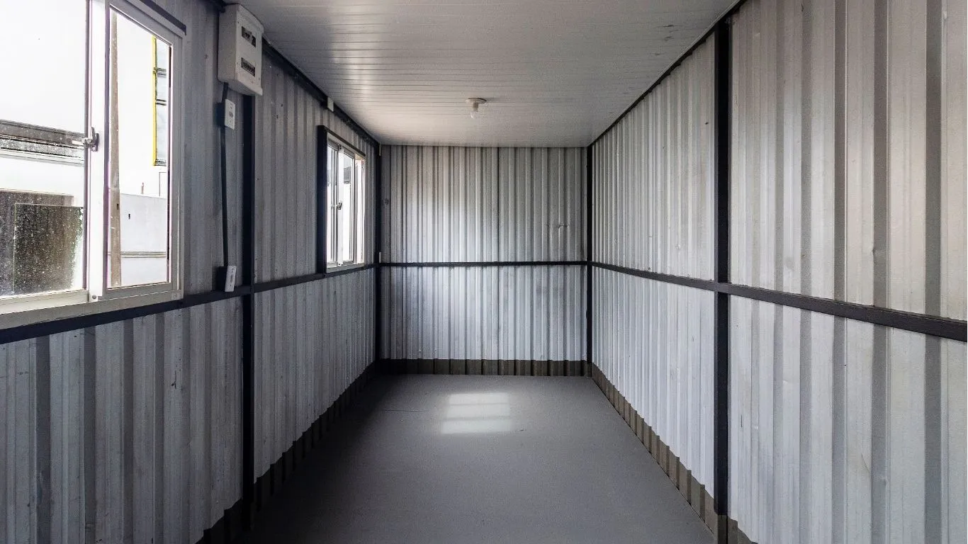 Container escritório modular para obra — modelo AGISA.