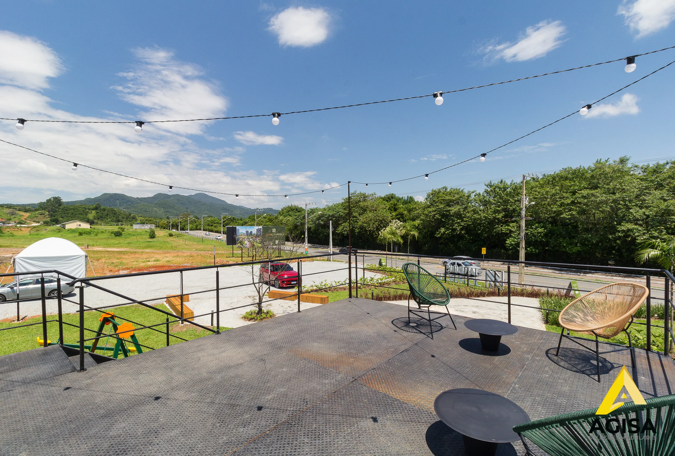 Plantão de vendas modular AGISA com estrutura metálica e fachada moderna