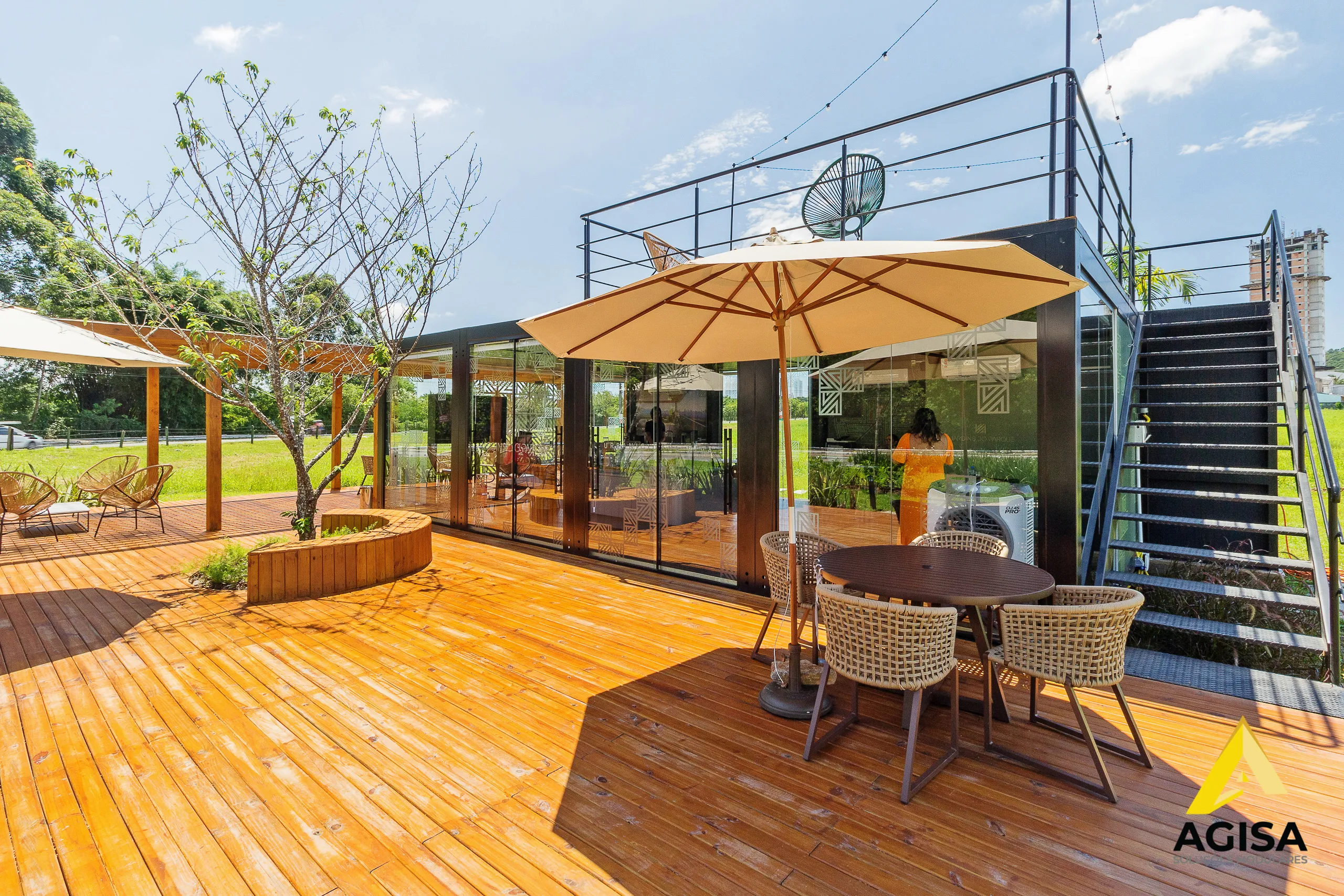 Plantão de vendas modular AGISA com estrutura metálica e fachada moderna