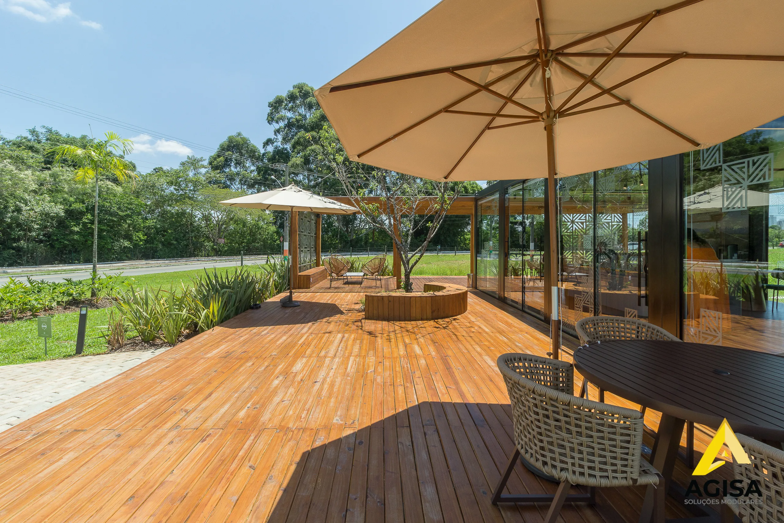 Plantão de vendas modular AGISA com estrutura metálica e fachada moderna