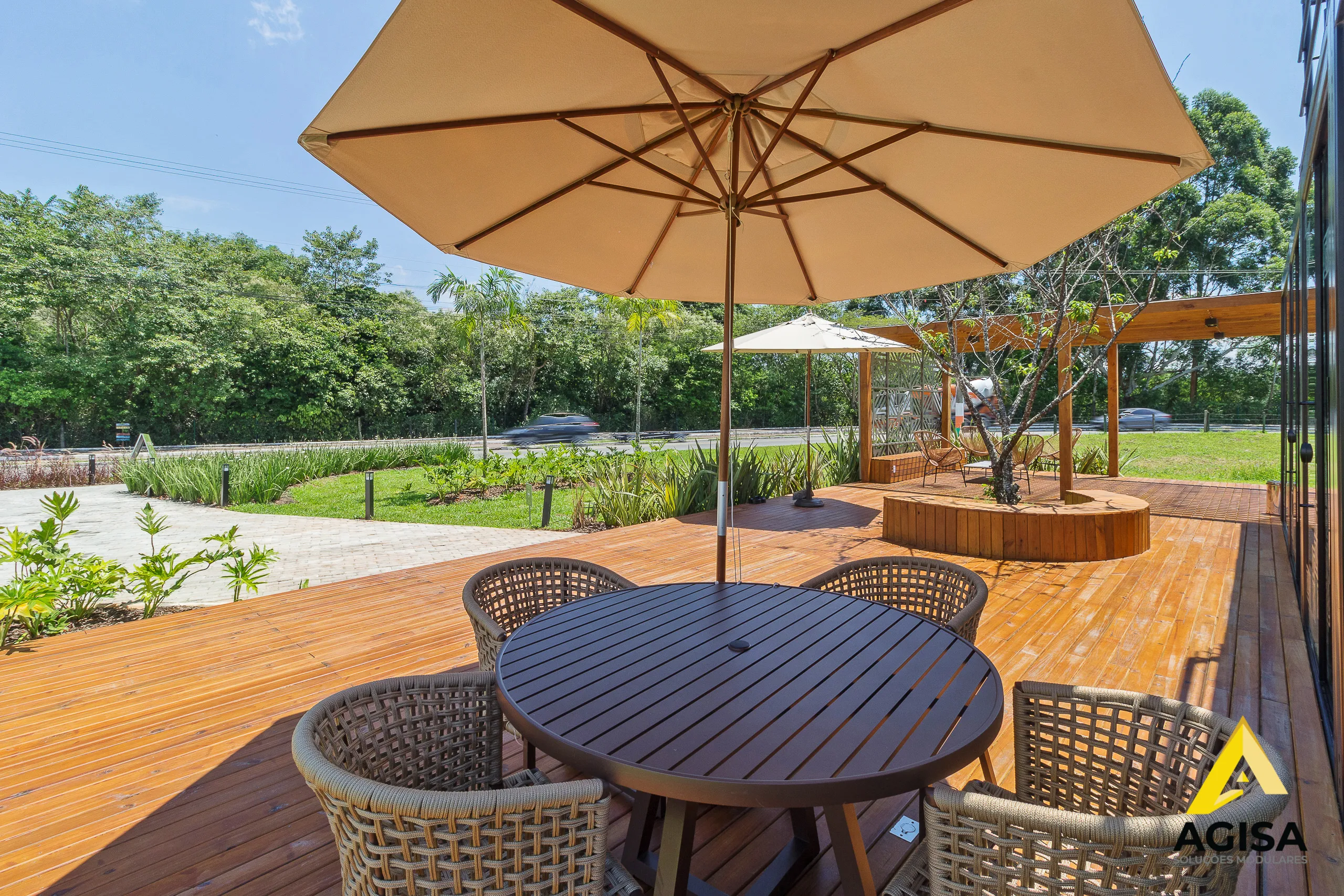 Plantão de vendas modular AGISA com estrutura metálica e fachada moderna