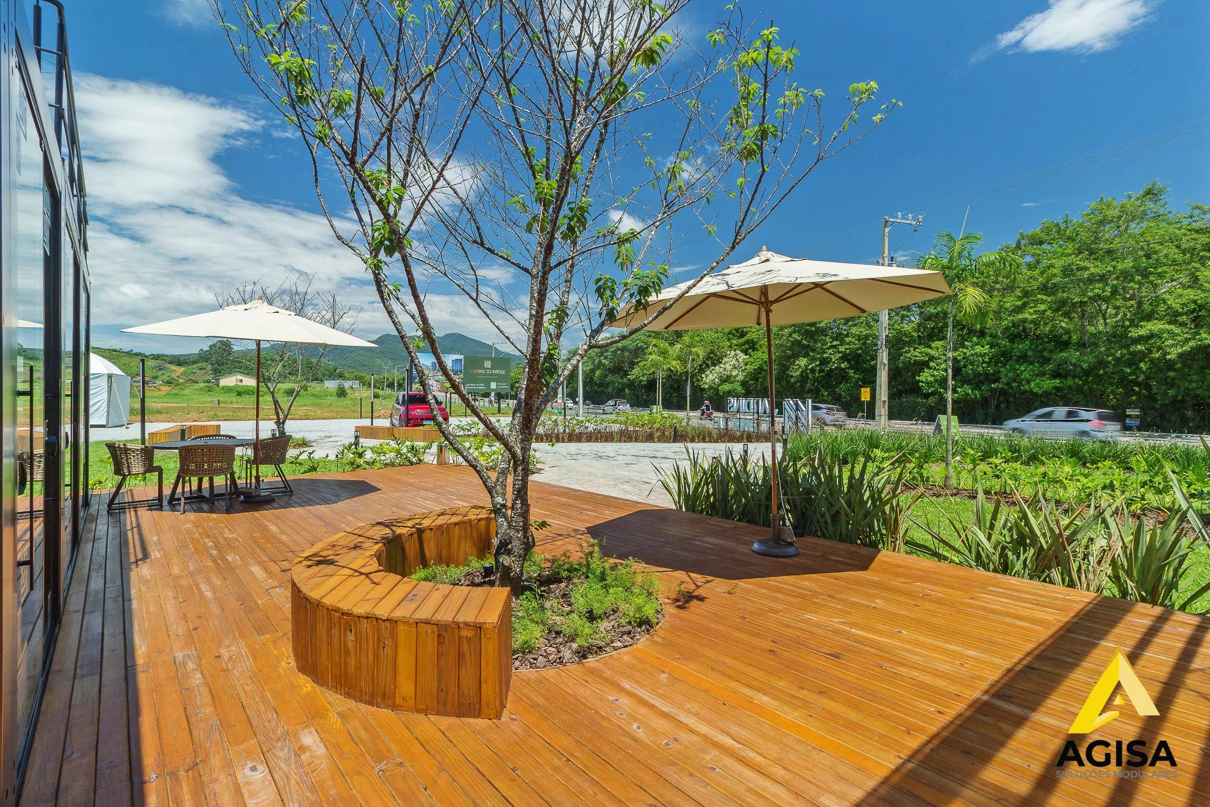 Plantão de vendas modular AGISA com estrutura metálica e fachada moderna