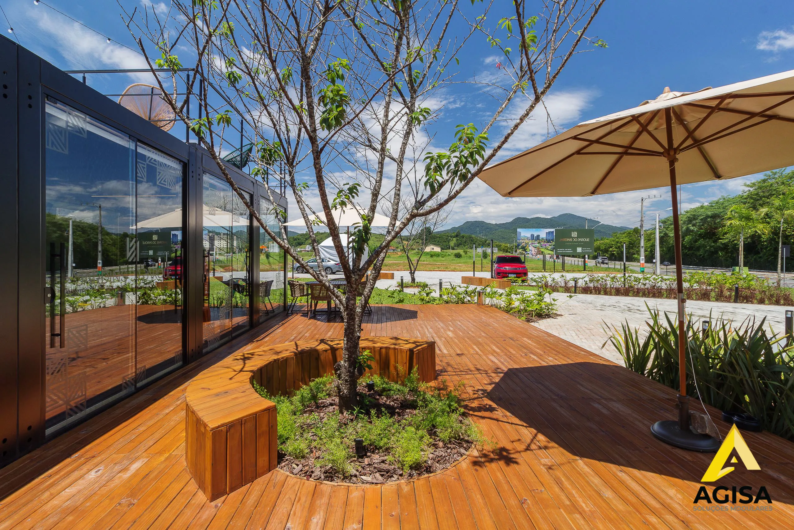 Plantão de vendas modular AGISA com estrutura metálica e fachada moderna