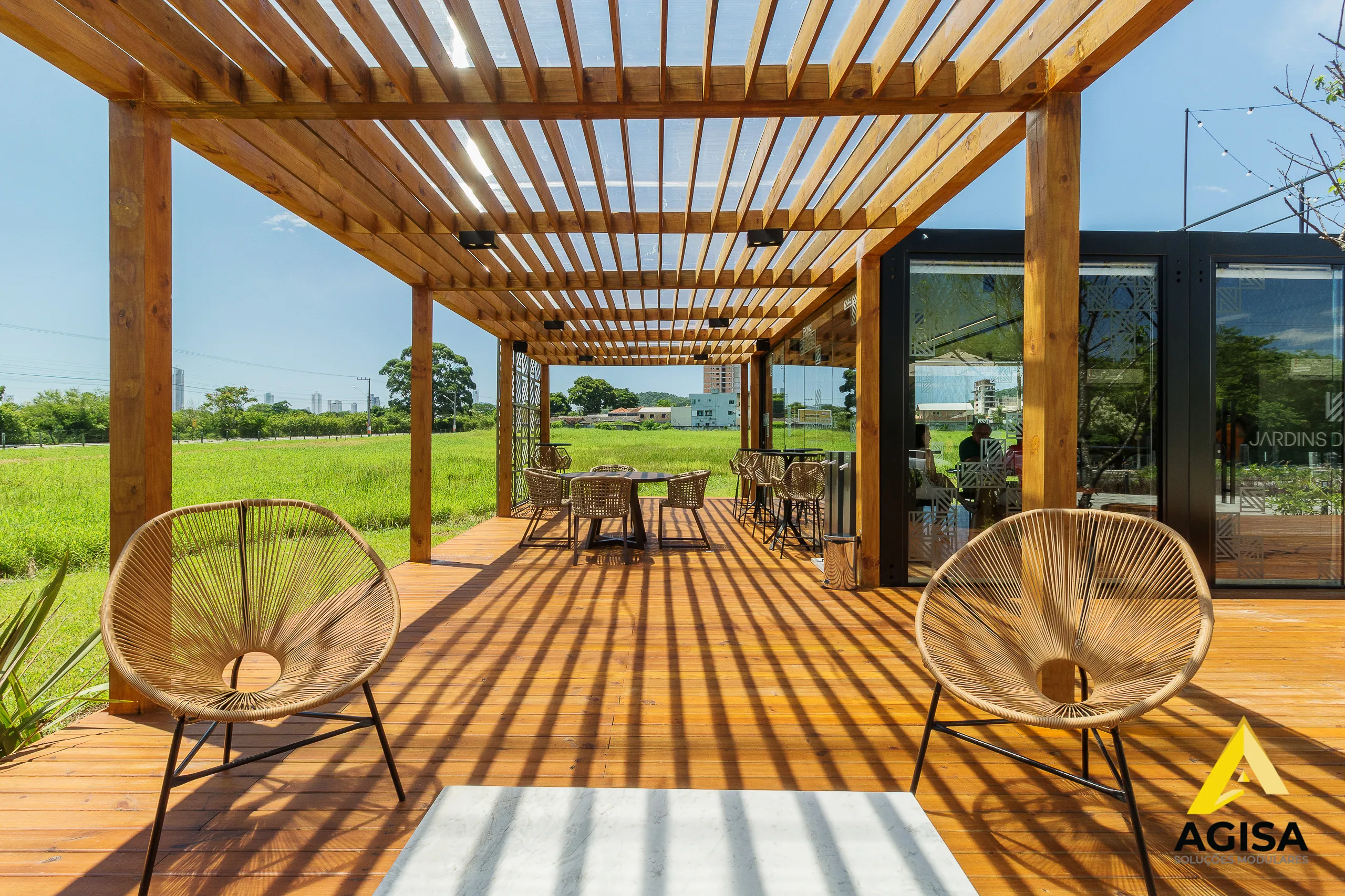 Plantão de vendas modular AGISA com estrutura metálica e fachada moderna