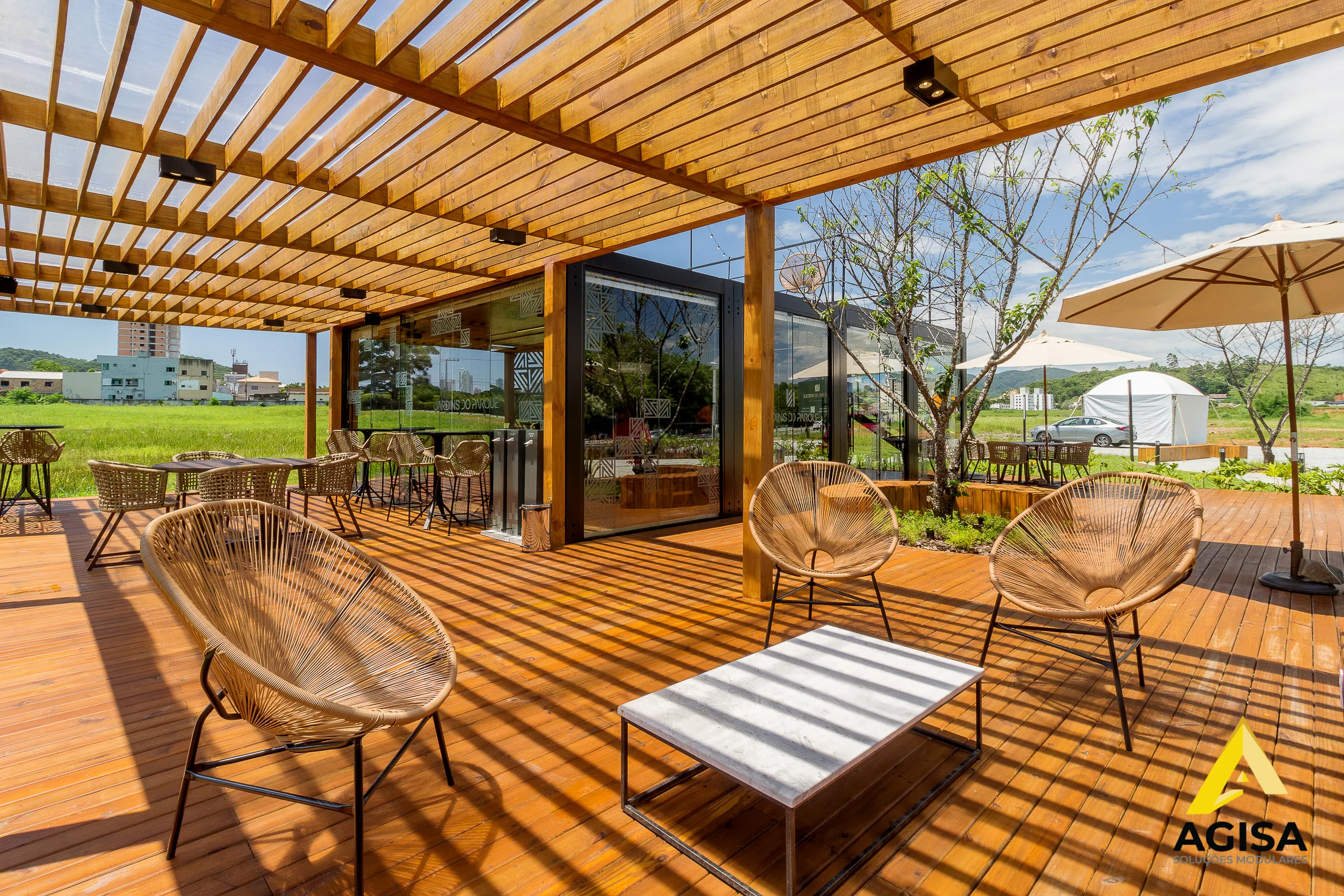 Plantão de vendas modular AGISA com estrutura metálica e fachada moderna