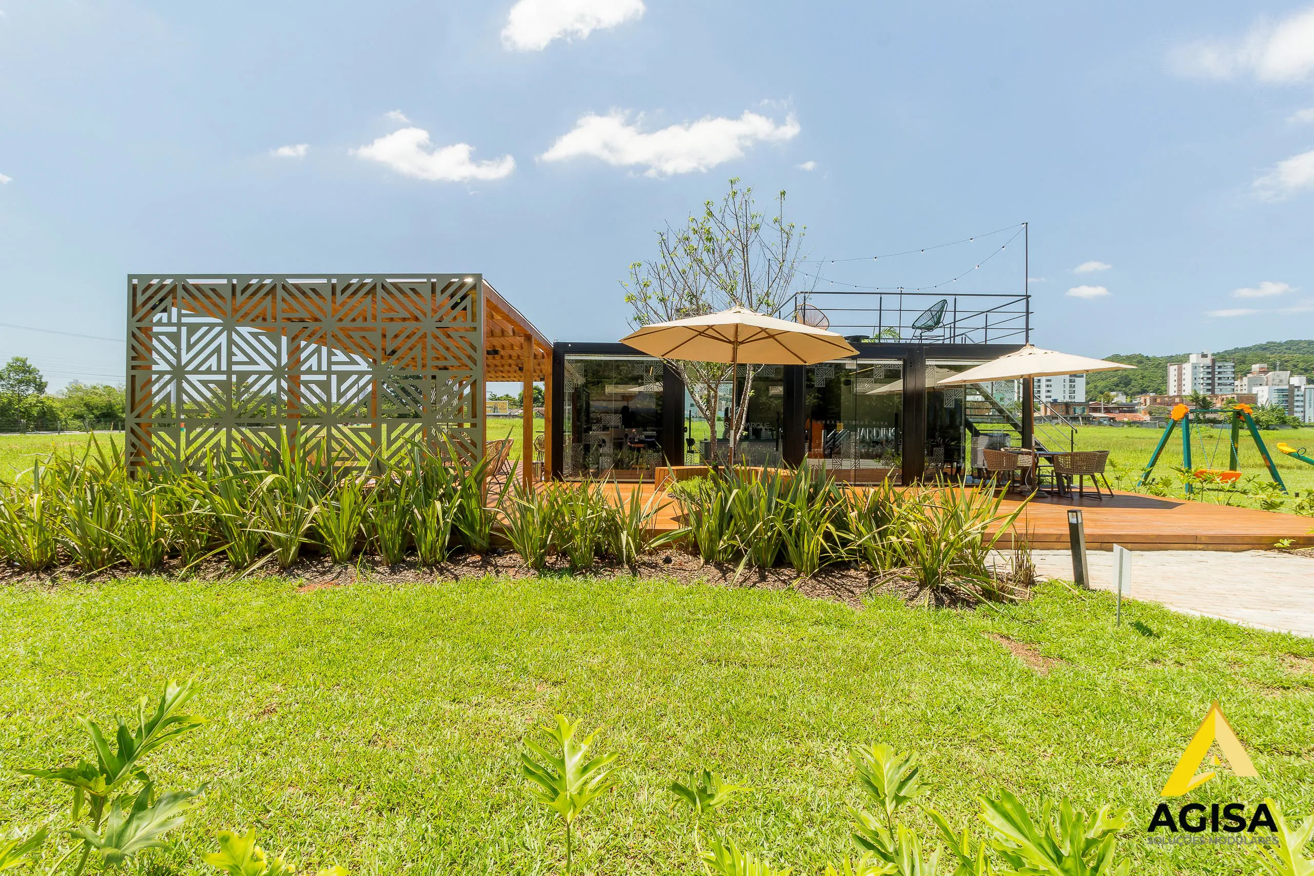 Plantão de vendas modular AGISA com estrutura metálica e fachada moderna