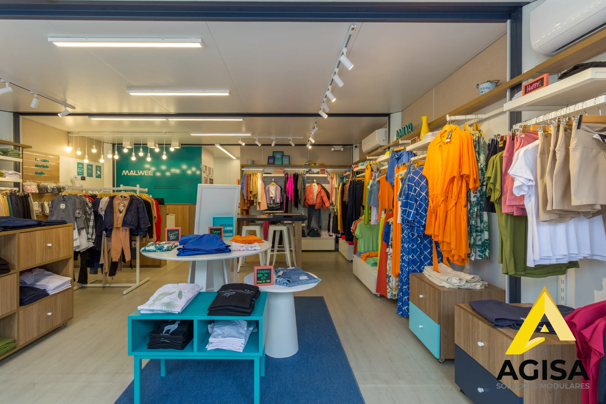 Loja container AGISA com vitrine frontal e layout moderno.