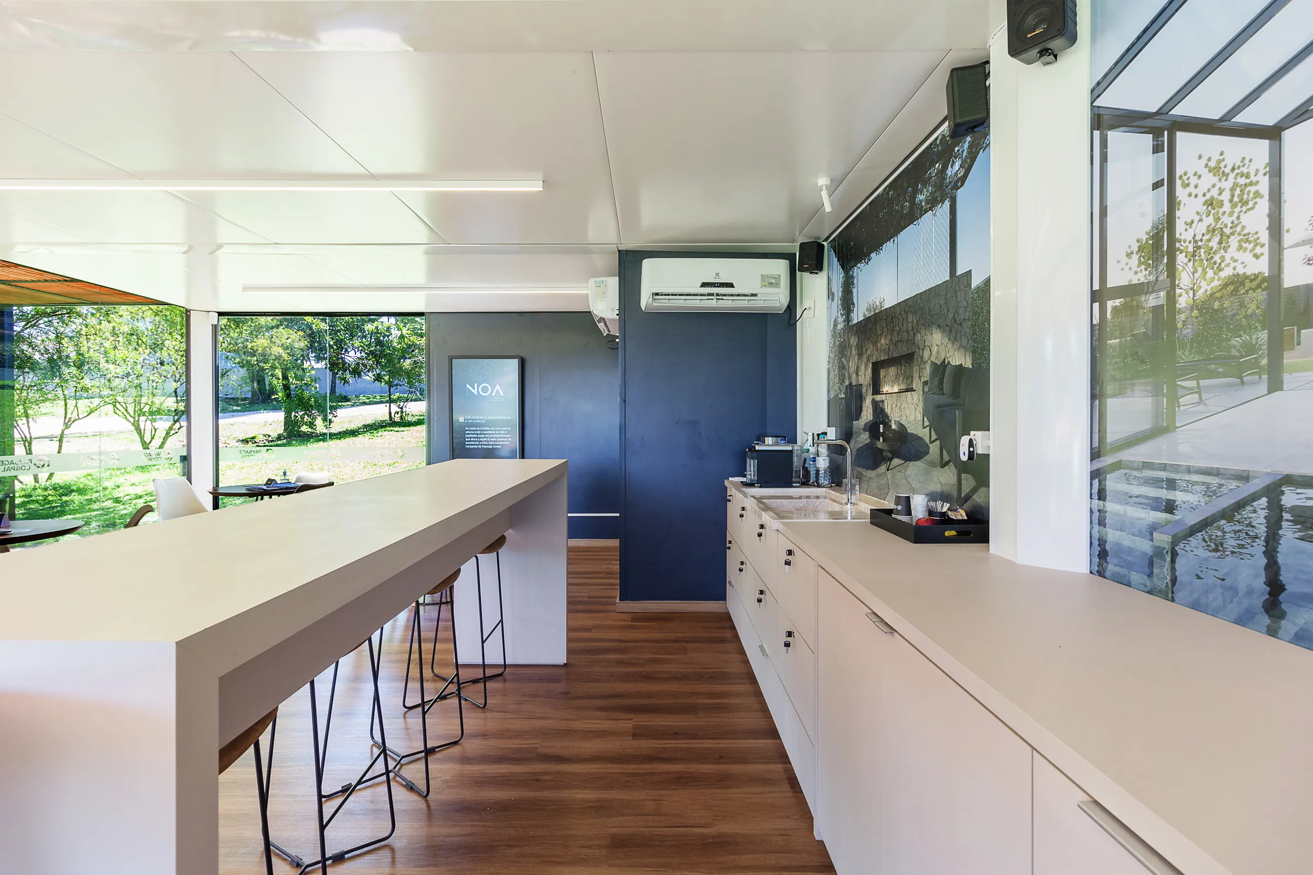 Plantão de vendas modular AGISA com estrutura metálica e fachada moderna