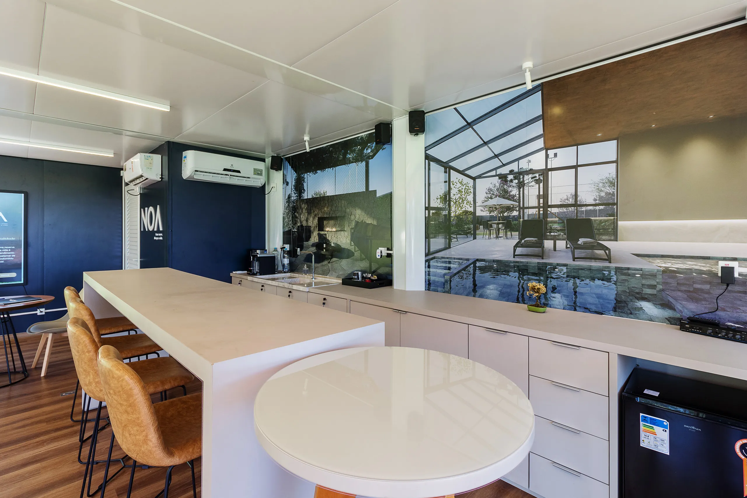 Plantão de vendas modular AGISA com estrutura metálica e fachada moderna