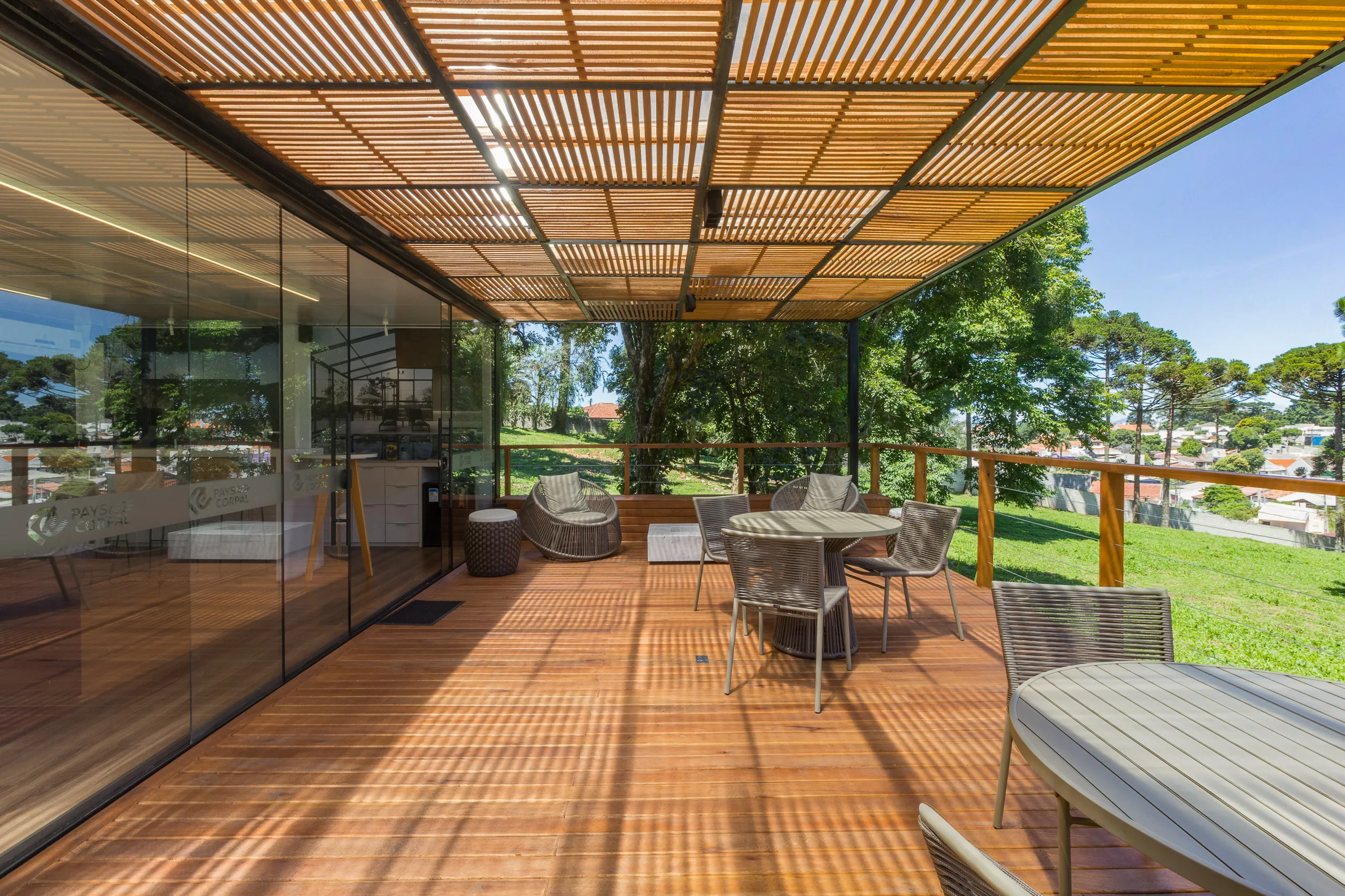 Plantão de vendas modular AGISA com estrutura metálica e fachada moderna