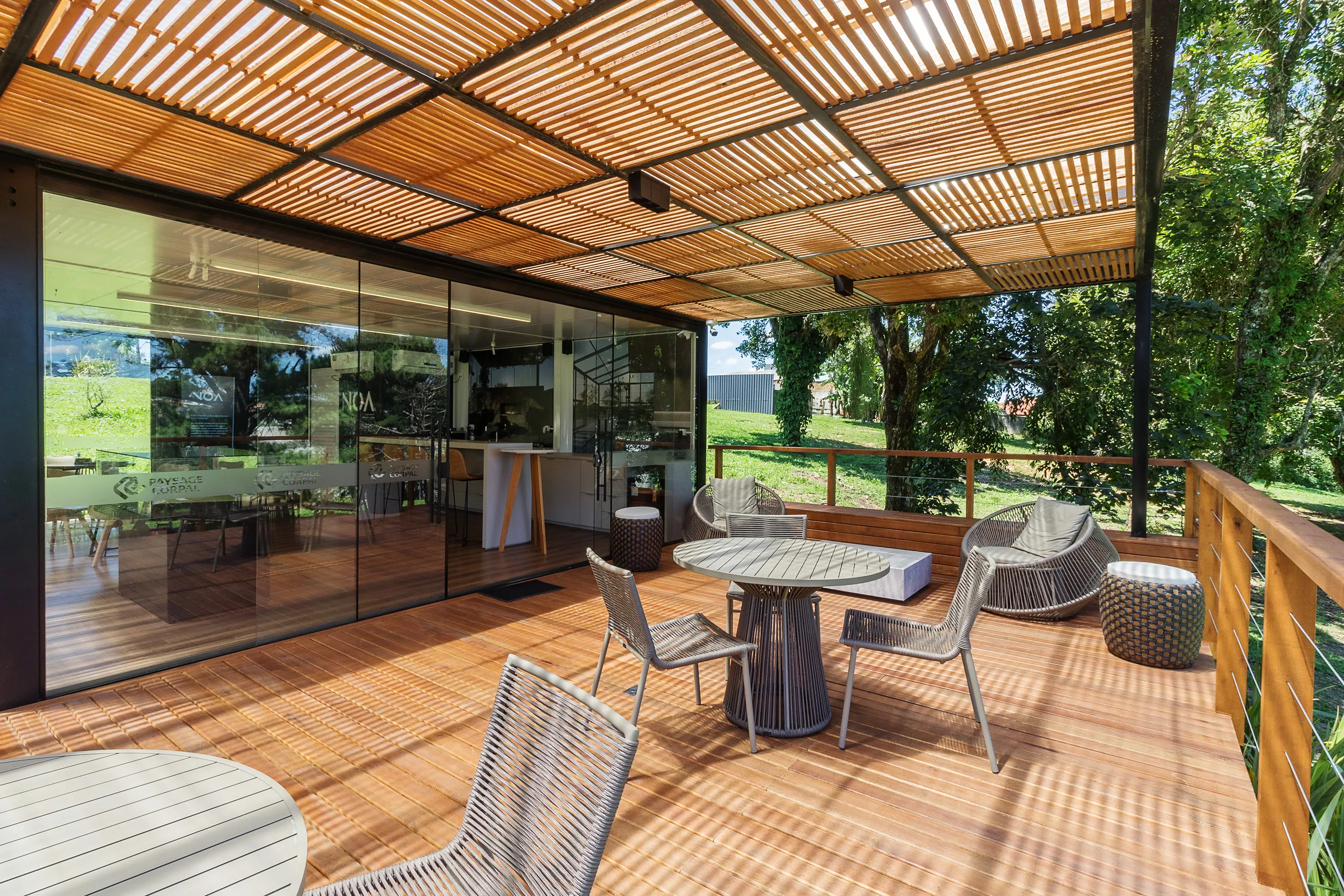 Plantão de vendas modular AGISA com estrutura metálica e fachada moderna