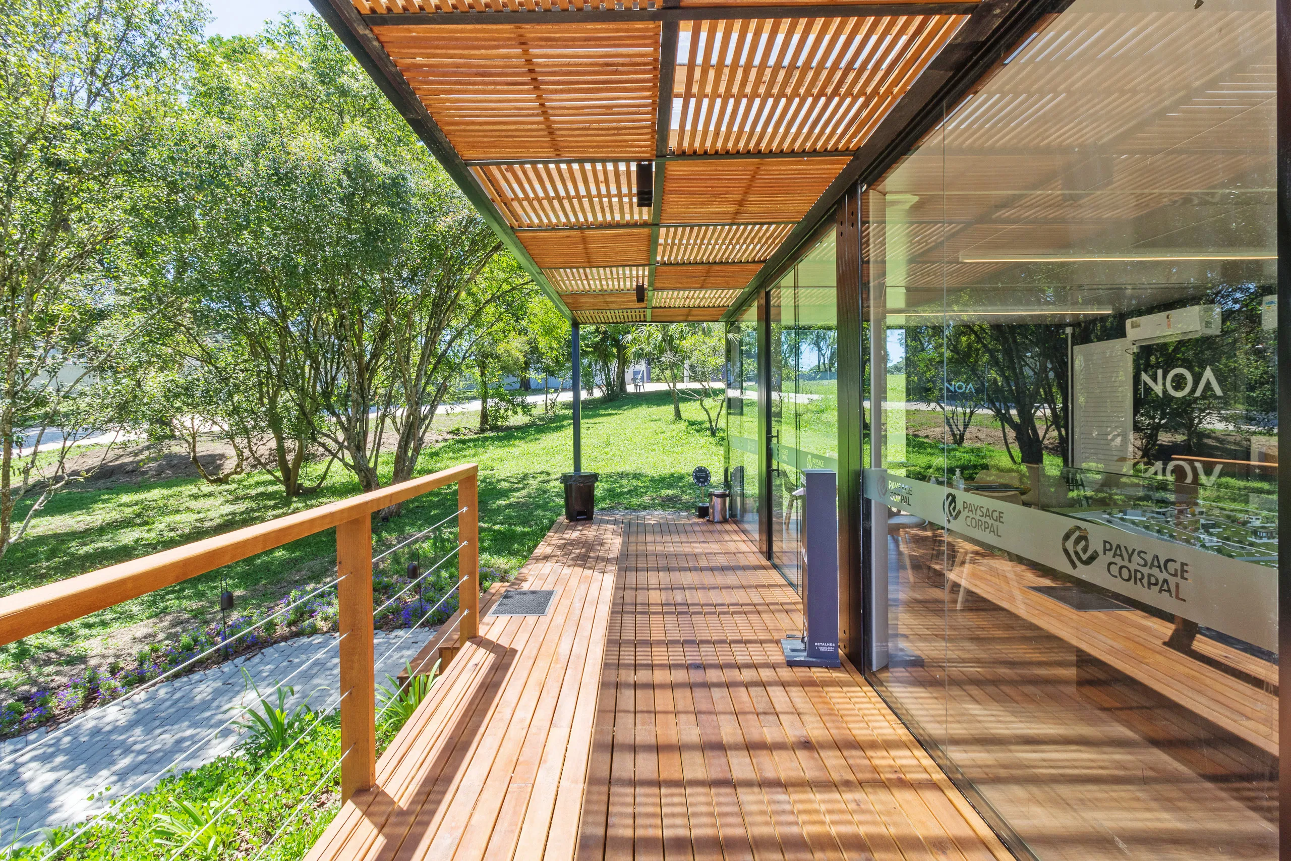 Plantão de vendas modular AGISA com estrutura metálica e fachada moderna