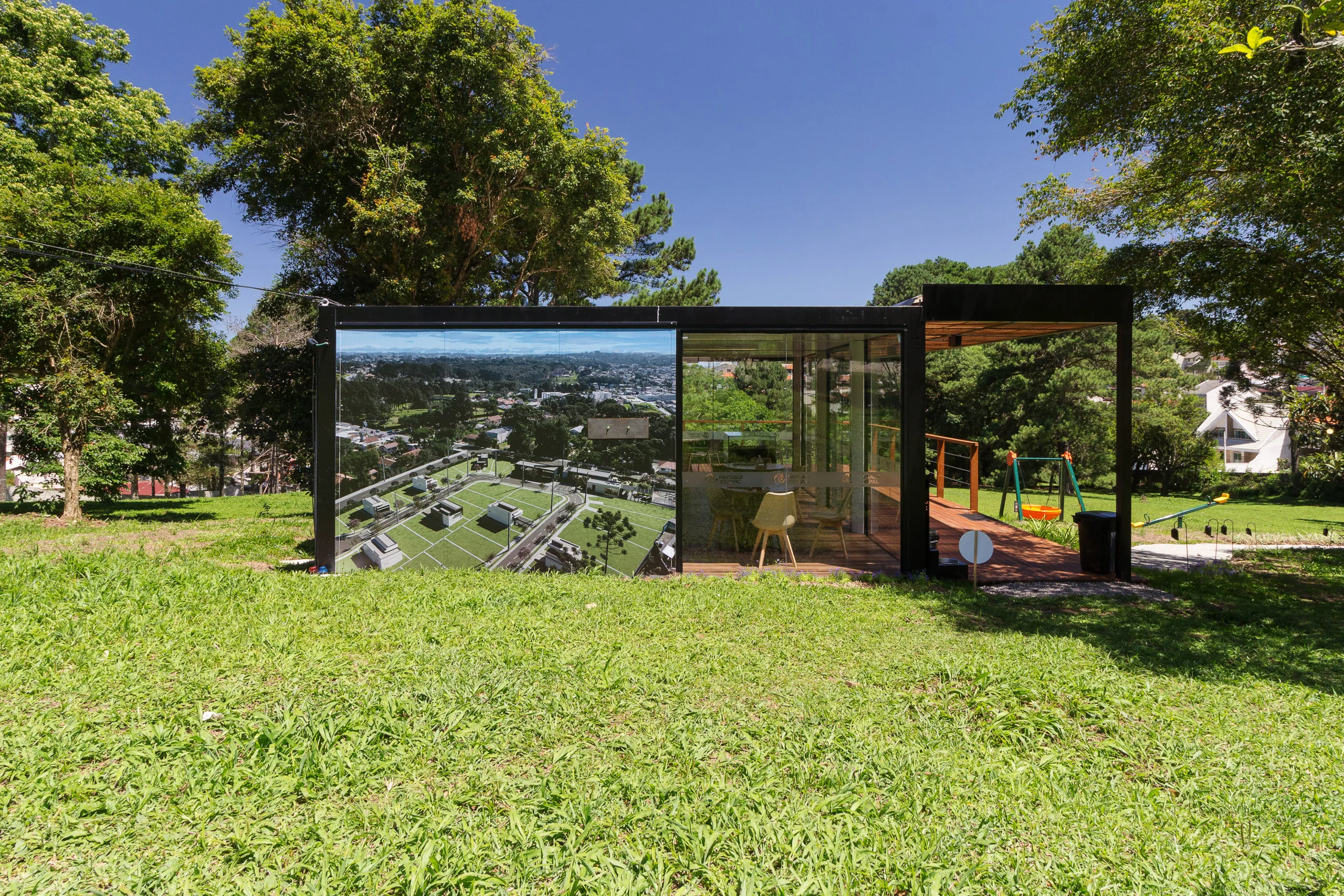 Plantão de vendas modular AGISA com estrutura metálica e fachada moderna