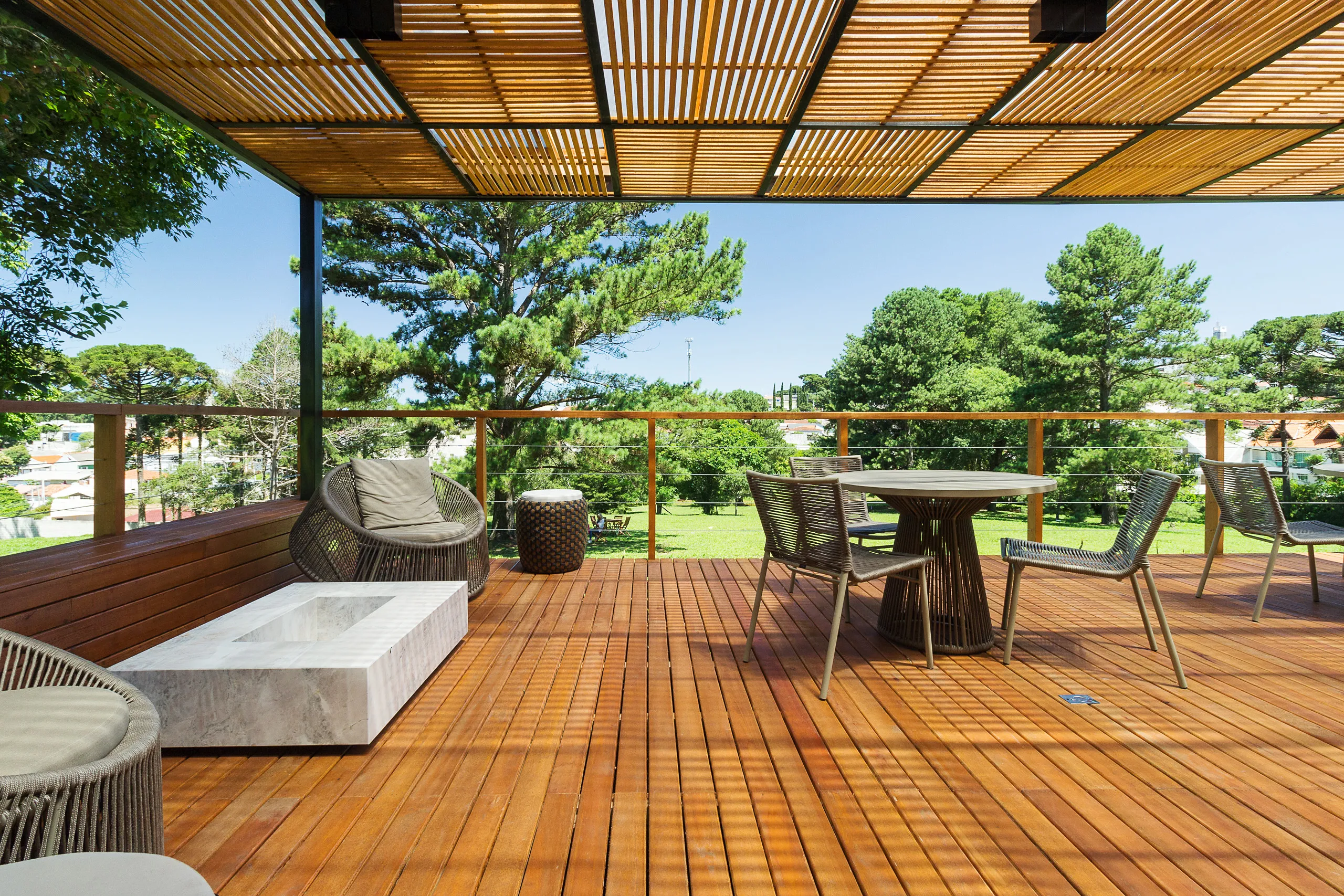 Plantão de vendas modular AGISA com estrutura metálica e fachada moderna