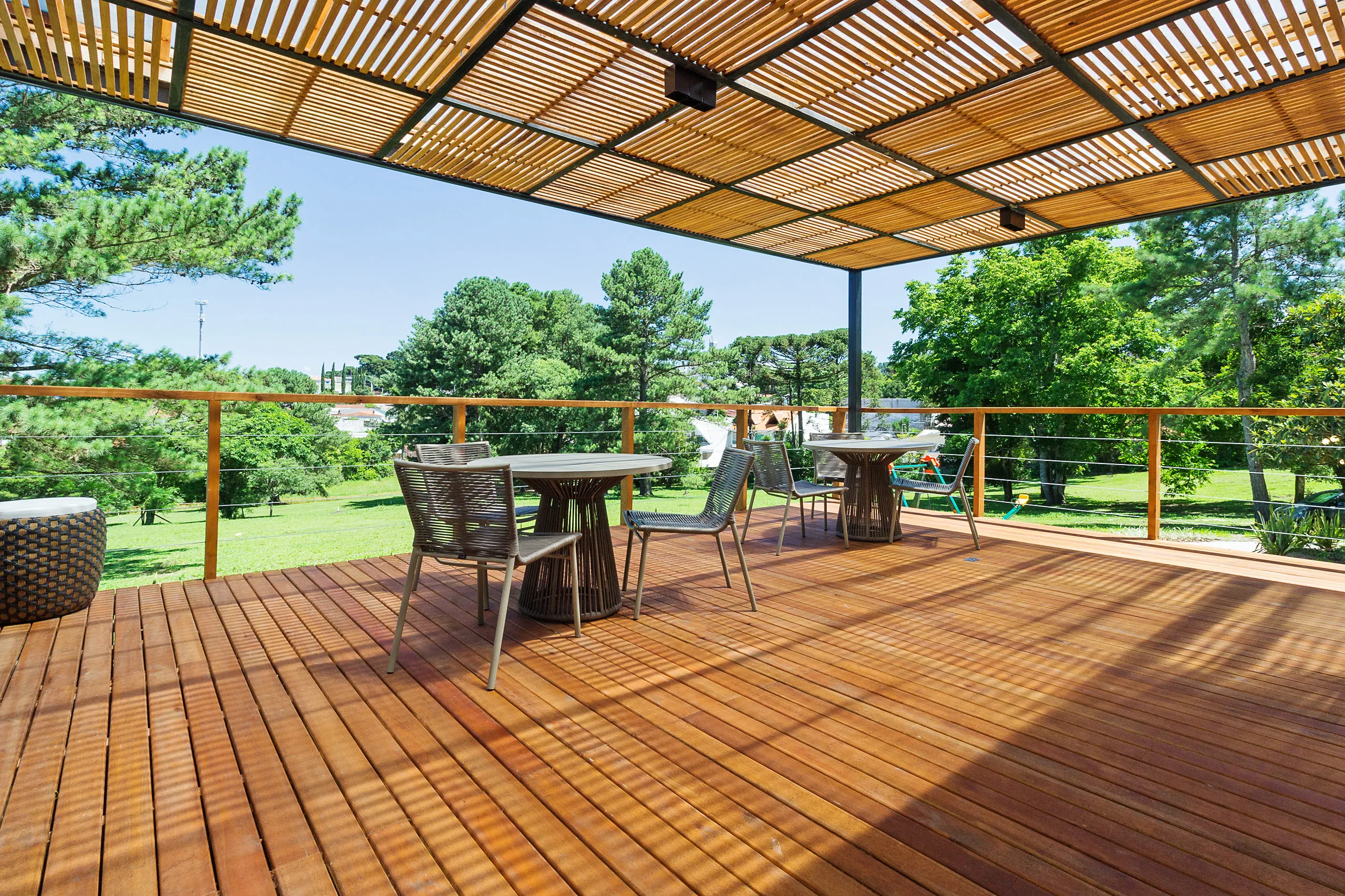 Plantão de vendas modular AGISA com estrutura metálica e fachada moderna