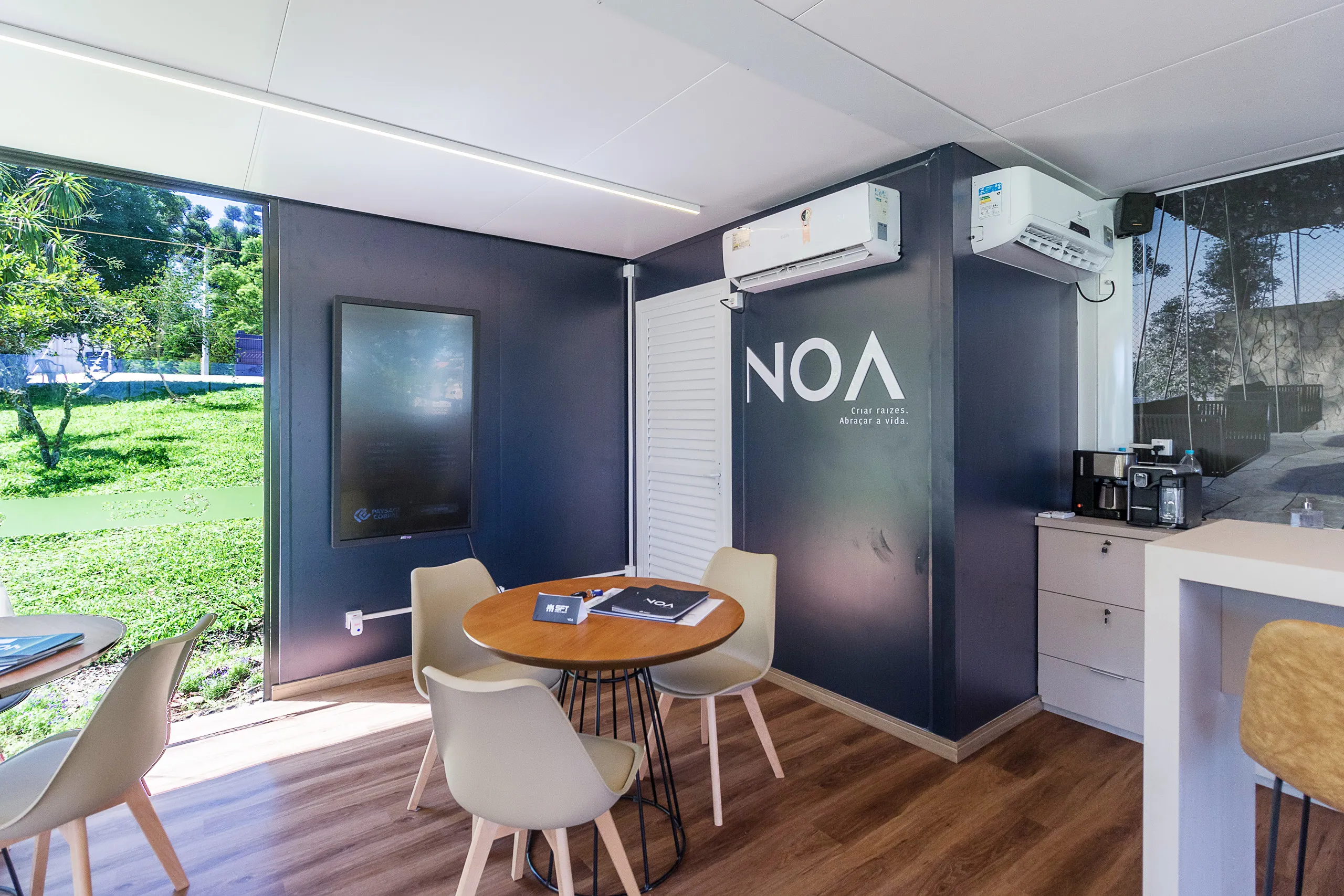 Plantão de vendas modular AGISA com estrutura metálica e fachada moderna