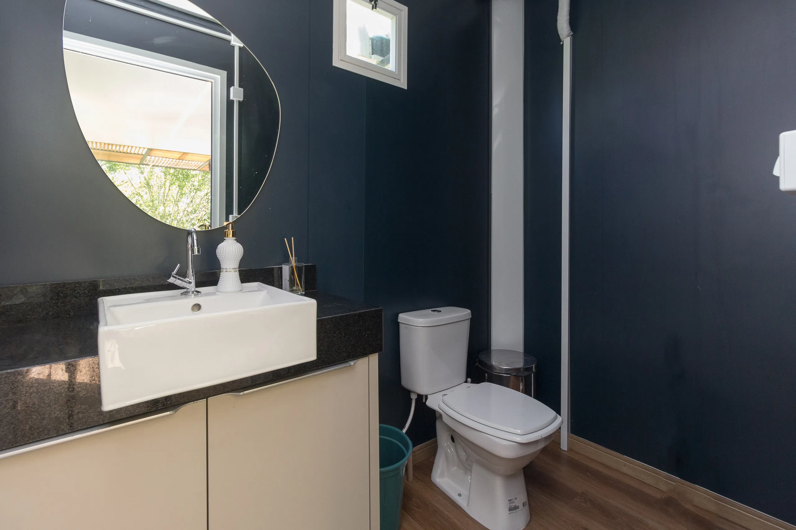 Plantão de vendas modular AGISA com estrutura metálica e fachada moderna