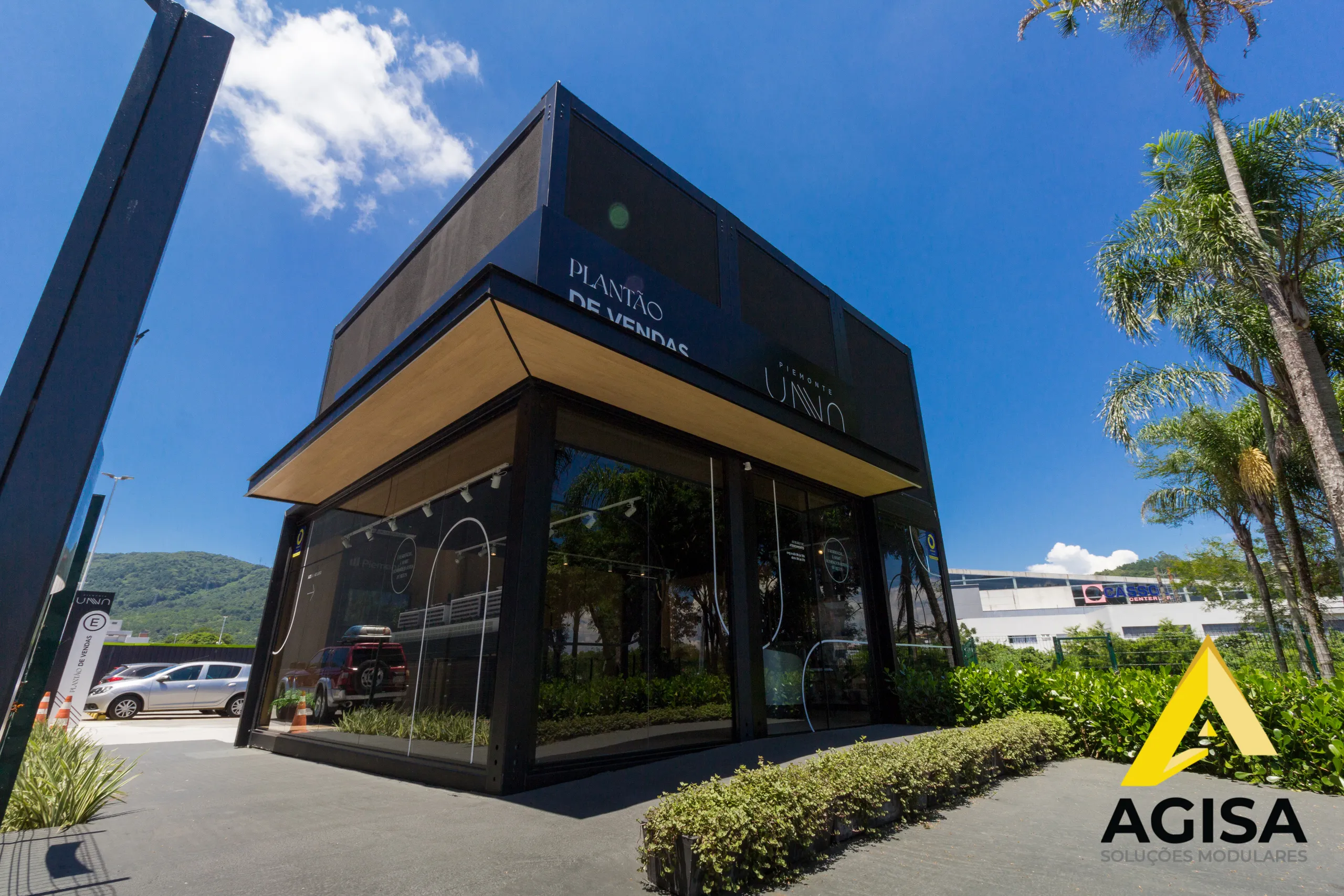 Plantão de vendas modular AGISA com estrutura metálica e fachada moderna